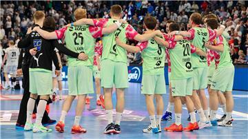 Die Füchse Berlin haben die Tabellenführung in der Handball-Bundesliga behauptet.