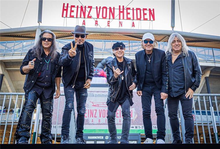 60 Jahre Scorpions: Darum sind sie solche Weltstars Die fünf Bandmitglieder sind Bassist Pawel Mąciwoda, Gitarrist Rudolf Schenker, Sänger Klaus Meine, Gitarrist Matthias Jabs, und Schlagzeuger Mikkey Dee, der früher bei Motörhead trommelte. (Archivbild)