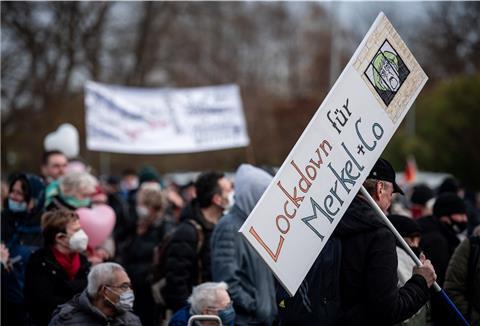 Die für Samstag geplanten „Querdenken“-Demos bleiben verboten.