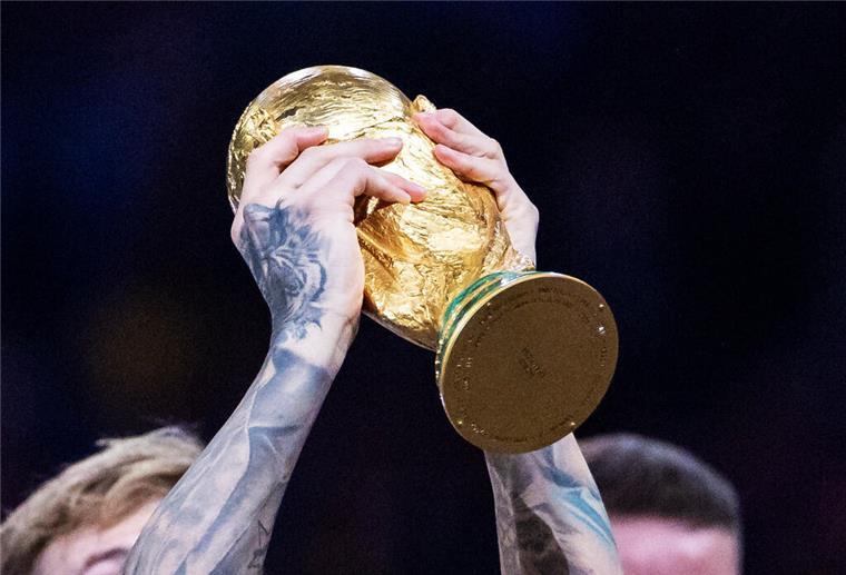 Dreht die FIFA jetzt total durch? WM 2030 in sechs Ländern auf drei Kontinenten Die Fußball-WM 2030 soll mit Spielen auf drei Kontinenten ein besonderes Highlight werden.