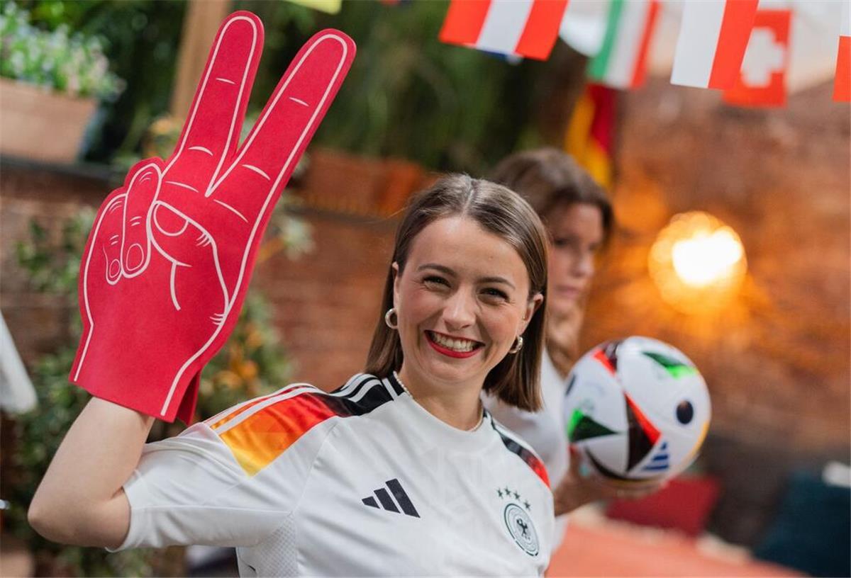 Die Fußballerin Julia Wiedemann und die Schauspielerin Julia Wiedemann hätten viel voneinander gelernt.