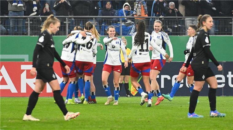 Die Fußballerinnen des HSV werden im Pokal-Halbfinale vor einer nationalen Rekordkulisse spielen.