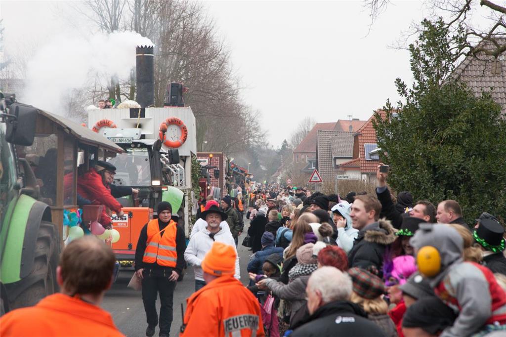 Die ganze Region ist auf den Beinen. Karneval in Wehdel 2018. Foto: Kai-Martin U...