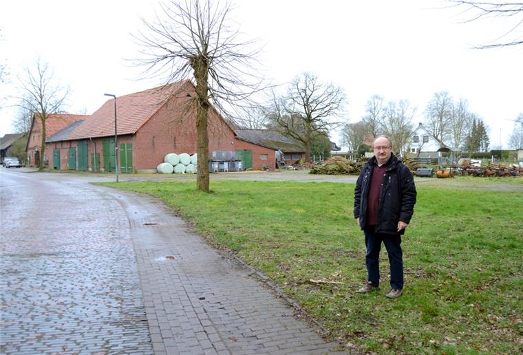 Bauland für Sellstedt Die Gebäude dieses ehemaligen Bauenhofes (hinten) an der Kreuzstraße in Sellstedt werden abgerissen, auf dem Grundstück sollen neun Bauplätze entstehen.