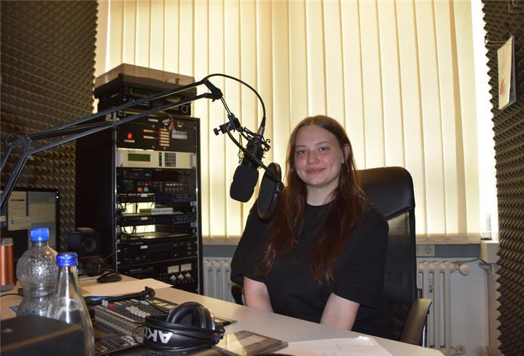 Die gebürtige Lübeckerin Kelda Fetkenheuer absolviert bei RadioWeser TV in Nordenham ihren Bundesfreiwilligen Dienst.