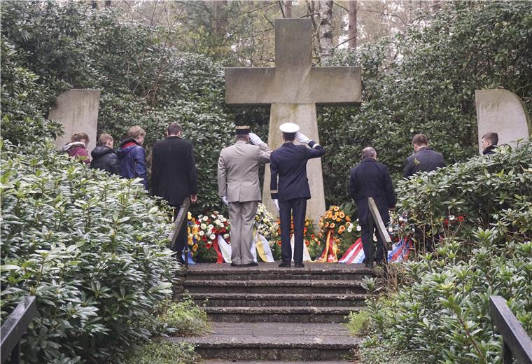 Die Gedenkfeier zum 75. Jahrestag der Befreiung des Kriegsgefangenenlagers Sandbostel findet wegen der Corona-Pandemie im Internet statt.