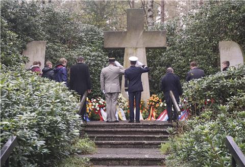 Die Gedenkfeier zum 75. Jahrestag der Befreiung des Kriegsgefangenenlagers Sandbostel findet wegen der Corona-Pandemie im Internet statt.