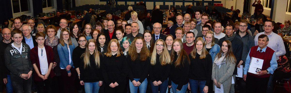 Rotenburg: 150 Sportler aus dem Landkreis ausgezeichnet Die geehrten Sportler aus dem Nordteil des Landkreises Rotenburg stellten sich zu einem Erinnerungsfoto auf.
