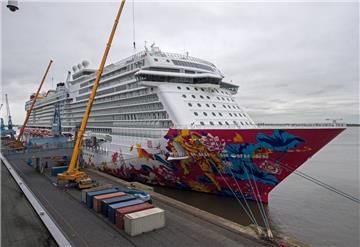 Die "Genting Dream" brachte Besucher der Columbuskaje zum Staunen.