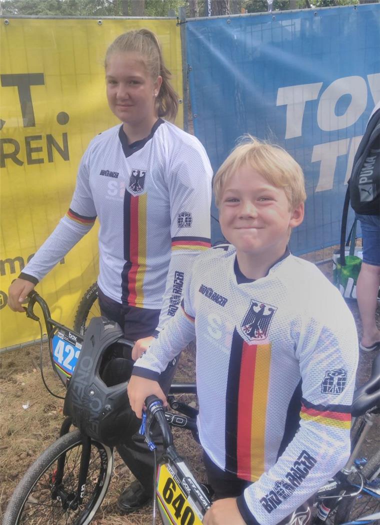 Die Geschwister Zoé und Kris Flettner aus Loxstedt engagieren sich im BMX-Sport und nehmen erfolgreich an deutschen und internationalen Wettkämpfen teil.
