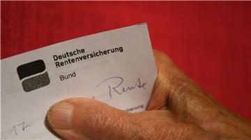Die gesetzliche Rente ist für die meisten weiter das wichtigste Einkommen im Alter.