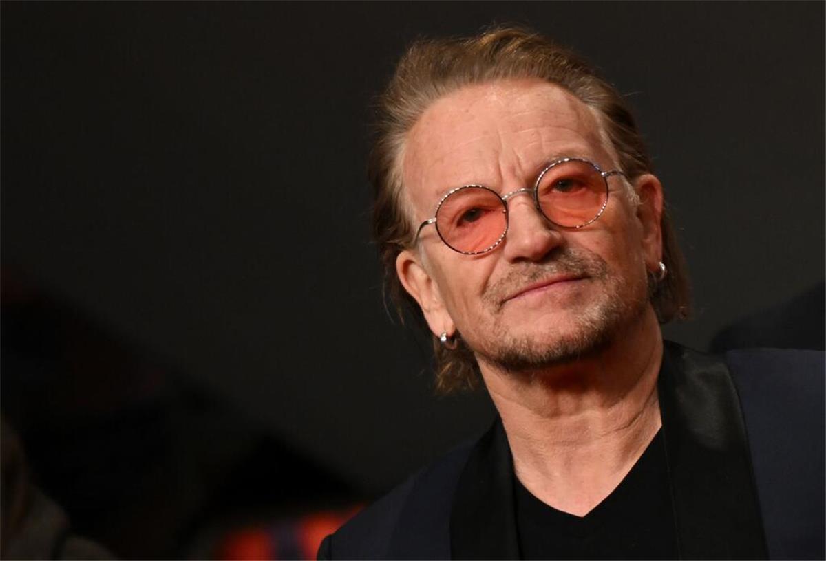 Rastloser Weltverbesserer: Bono wird 65 Die getönte Brille ist sein Markenzeichen: Bono wird 65 Jahre alt. (Archivbild)