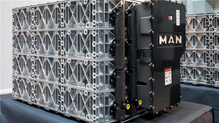 Die gewaltigen Akkupacks, die MAN in seinen Elektro-Lastwagen verbauen will, könnten künfitg auch in Salzgitter entstehen.