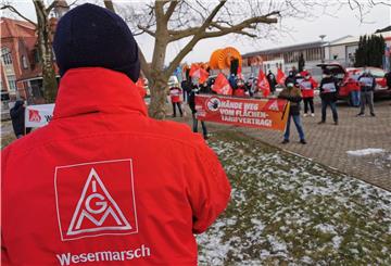 Die Gewerkschaft IG Metall hatte zu der Kundgebung aufgerufen, die am Montagnachmittag stattfand.