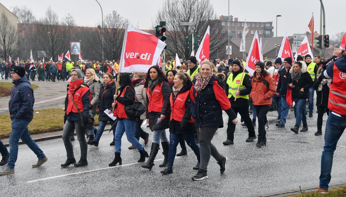 Warnstreiks in Bremerhaven: Behörden und Kitas nur eingeschränkt geöffnet Die Gewerkschaft Verdi hat die Beschäftigten des öffentlichen Dienstes am Donnerstag zum Warnstreik aufgerufen, in Bremerhaven werden einige Kitas und Behörden deshalb nur eingeschränkt geöffnet sein.