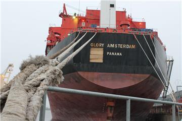 Die "Glory Amsterdam" liegt zurzeit im Kaiserhafen in Bremerhaven.