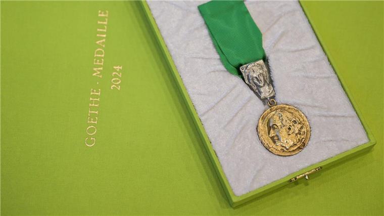 Die Goethe-Medaille wird traditionell am 28. August, dem Geburtstag des Dichters Johann Wolfgang von Goethe (1749-1832), in Weimar verliehen. (Archivbild)