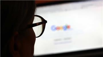 Die Google-Suche wird künftig bei bestimmten Anfragen eine „Übersicht mit KI“ als Antwort liefern. (Archivbild)