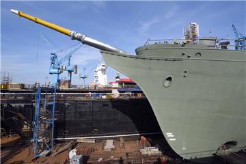 Die "Gorch Fock" liegt im Dock der Bredo-Werft in Bremerhaven.