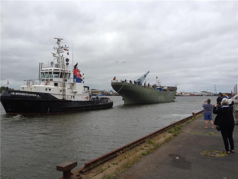 Die "Gorch Fock" verlässt Bremerhaven Die "Gorch Fock" verlässt Bremerhaven und wird nach Berne verholt.