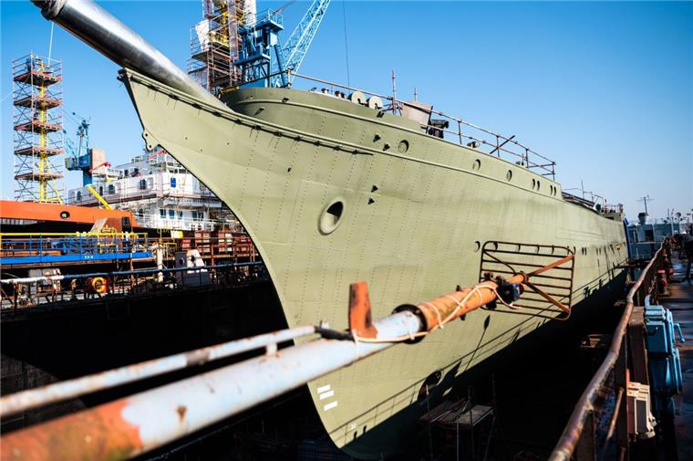 "Gorch Fock" kommt wieder ins Wasser Die "Gorch Fock" wird am Freitag in Bremerhaven ausgedockt.