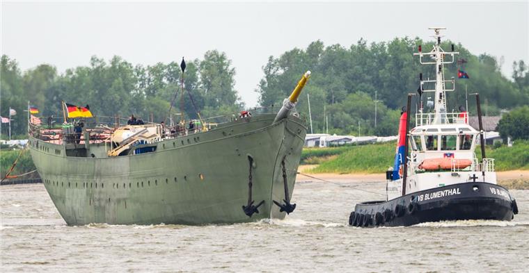 Die "Gorch Fock" wird am Mittwoch zur Lürssen-Werft geschleppt.