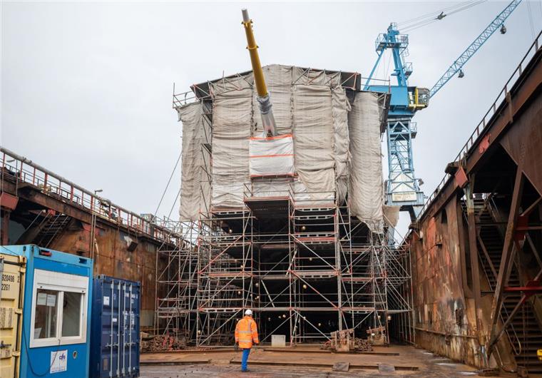 Bei neuer Kostenüberschreitung wird "Gorch Fock" Museumsschiff Die "Gorch Fock" wird in Bremerhaven saniert.