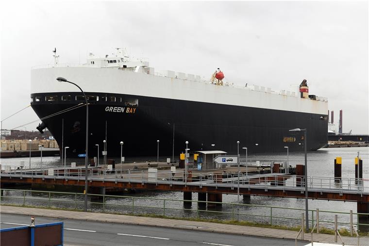 Die "Green Bay" hatte Fahrzeuge und Material an Bord.