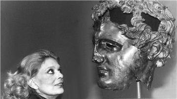 Die griechische Schauspielerin, Sängerin und damalige Kulturministerin Melina Mercouri 1982 im Metropolitan Museum of Art in New York.