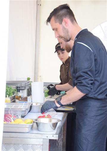 Die Grillprofis vom Wild-West-BBQ in Nettetal aus Nordrhein-Westfalen traten bei...