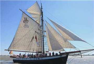 Die „Grönland“ setzt Kurs auf das dänische Hvide Sande und steuert die dortige Holzwerft an. Dsm