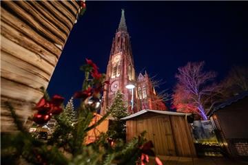 Die Große Kirche in einem hellen Licht. So schön wird der Weihnachtsmarkt 2019 i...