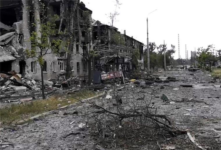 Russland meldet Einnahme von Luhansk Die Großstadt Lyssytschansk sei als letzte Bastion der Ukrainer gefallen, meldete Russlands Verteidigungsminister.