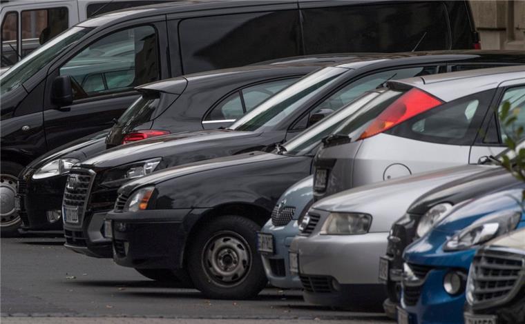 Mehr Fahrradbügel statt Autostellplätze in Bremen Kein Platz für Autos: Die Grünen wollen die Zahl der Autostellplätze in Bremen verringern.