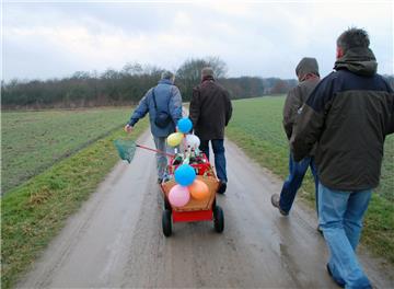 Die Grünkohltour (Symbolfoto) ist ein Muss: Mit dem Bollerwagen durch Bremerhaven