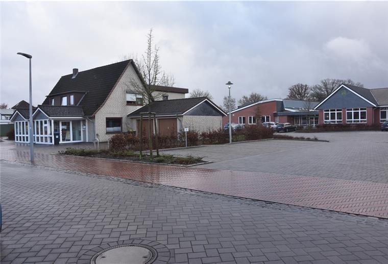 Das Foto zeigt die Grundschule Sittensen mit der Samtgemeindebücherei. 