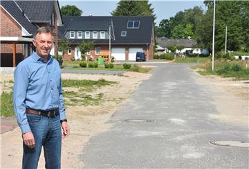 Die Grundstücke im Baugebiet Gassenbarg in Kalbe bei Sittensen sind alle verkauft. Jetzt soll im Lohfeld neues Bauland geschaffen werden, sagt Kalbes Bürgermeister Bernd Petersen. 