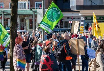 Die Gruppe Fridays for Future Bremerhaven protestiert.
