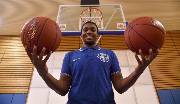 Elston Turner will mit den Eisbären Ex-Meister Bamberg ärgern Die gute Laune von Elston Turner ist ansteckend. Der Neuzugang der Eisbären versucht, die Dinge mit einer Portion Lockerheit anzugehen.