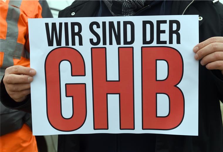 Die Hafenargeiter des Gesamthafenbetriebsvereins (GHB) haben bereits mehrfach protestiert gegen das Insolvenzverfahren. Nun fordern Hafenarbeiter in einem anonymen Brief die Politik auf, sich aktiv für den GHB einzusetzen. Foto: Scheer