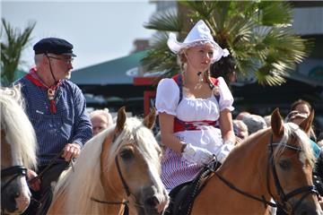 Die Haflinger-Freunde Kreis Cuxhaven präsentieren das Schaubild &quot;Frau Antje...