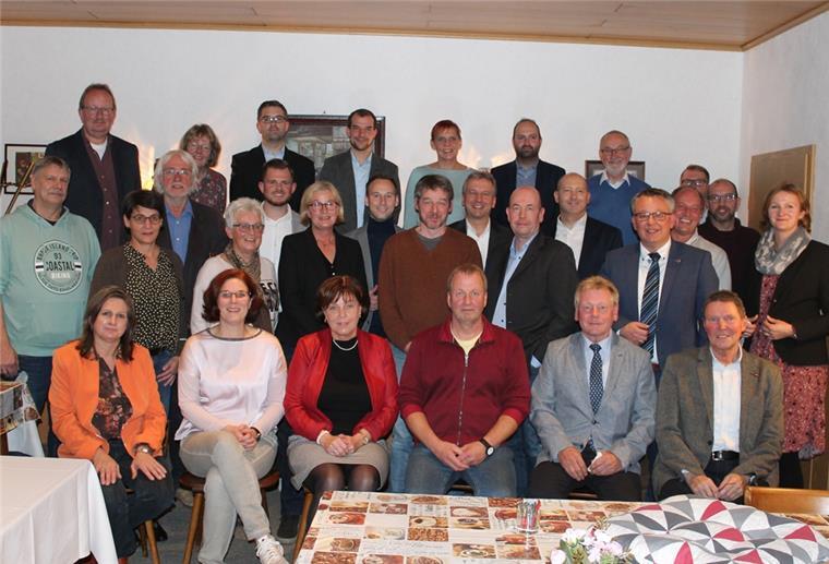 Die Hagener Ratsmitglieder nach der konstituierenden Sitzung des Gemeinderats in Rechtenfleth.