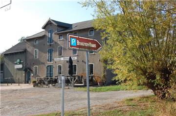 Die Hahnenknooper Mühle in Stadland wird seit 1995 als Gasthaus genutzt.