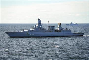 Die Fregatte "Hamburg" fährt in der Ostsee. Die „Hamburg“ während einer Übung in der Ostsee. Die Fregatte verlässt Wilhelmshaven.