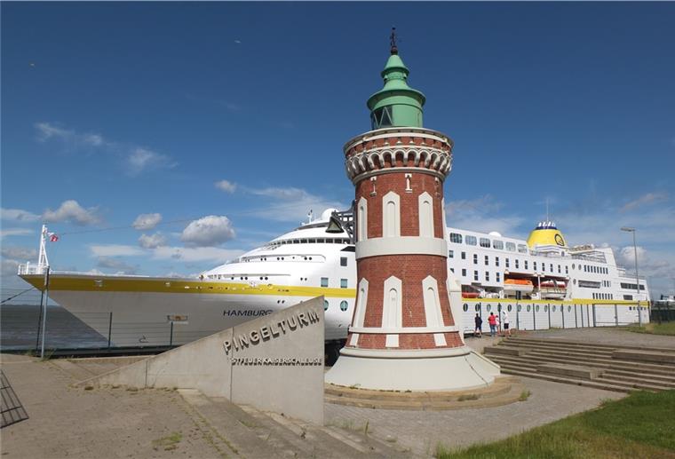 Halbes Dutzend Kreuzfahrtschiffe in Bremerhaven Die „Hamburg“ wird in Bremerhaven kleinere technische Überholungsarbeiten vornehmen lassen.