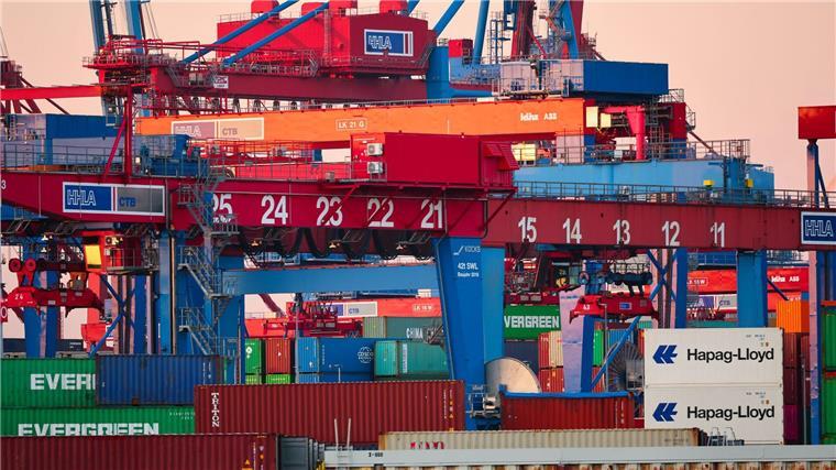 Die Hamburgische Bürgerschaft hat den umstrittenen Einstieg der Reederei MSC beim Hafenlogistiker HHLA endgültig abgesegnet.