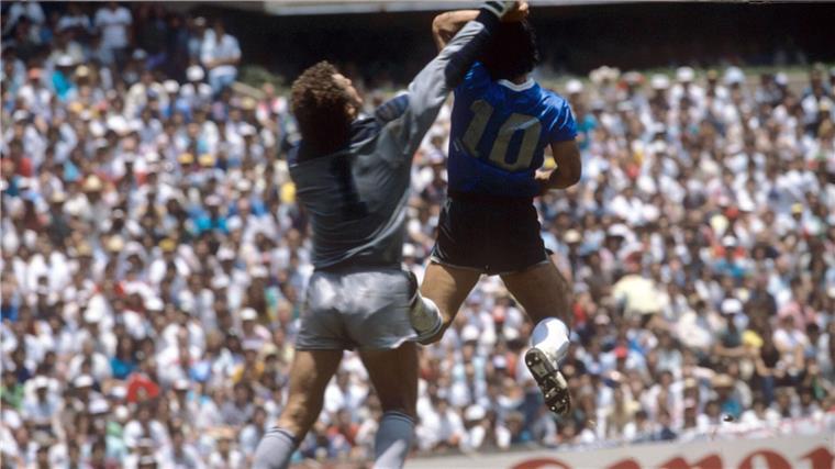 Maradona, Ronaldinho, Island: Englands Scheitern in Kapiteln „Die Hand Gottes“ spielte bei Englands Aus 1986 eine große Rolle.