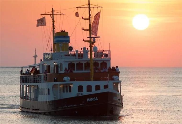 Schiffstörns zu den Maritimen Tagen mit der „Hansa“ Die „Hansa“ bietet während der Maritimen Tage Panoramafahrten auf der Weser an.