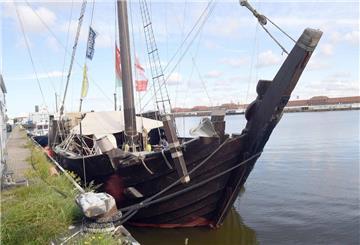 Die Hansekogge "Ubena von Bremen" steht inzwischen auf einem Firmengelände im Fischereihafen.