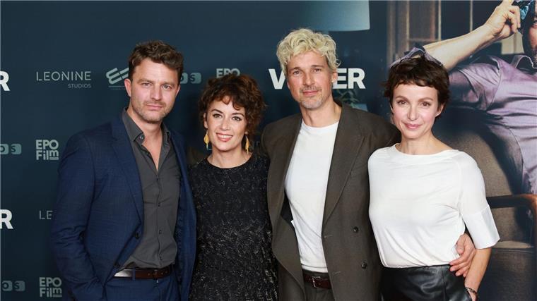 Florian David Fitz im Schlüpfer: „Der Vierer“ Die Hauptdarsteller des Films bei der Premiere.